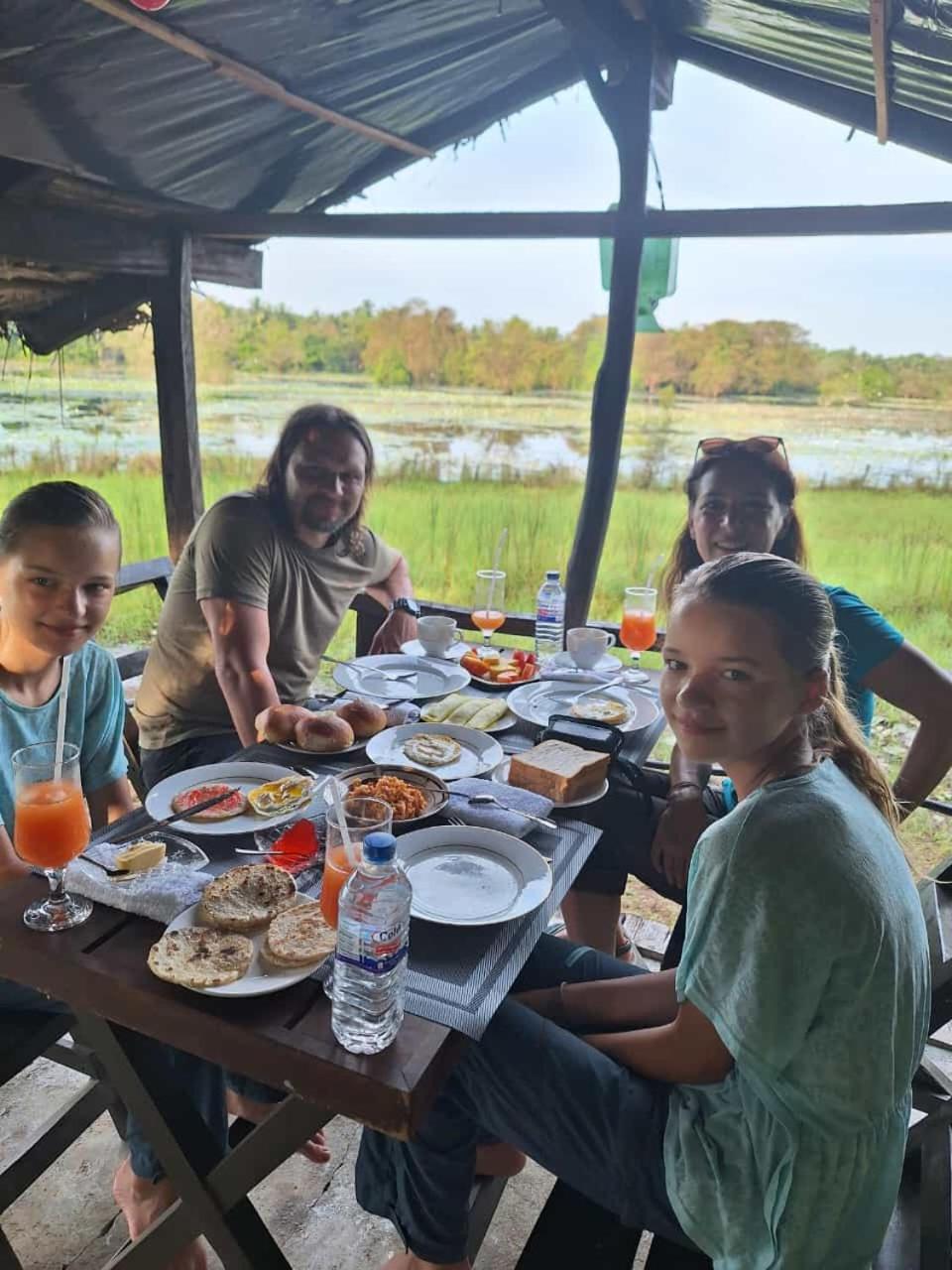 Lake Wind Habarana Ngoại thất bức ảnh